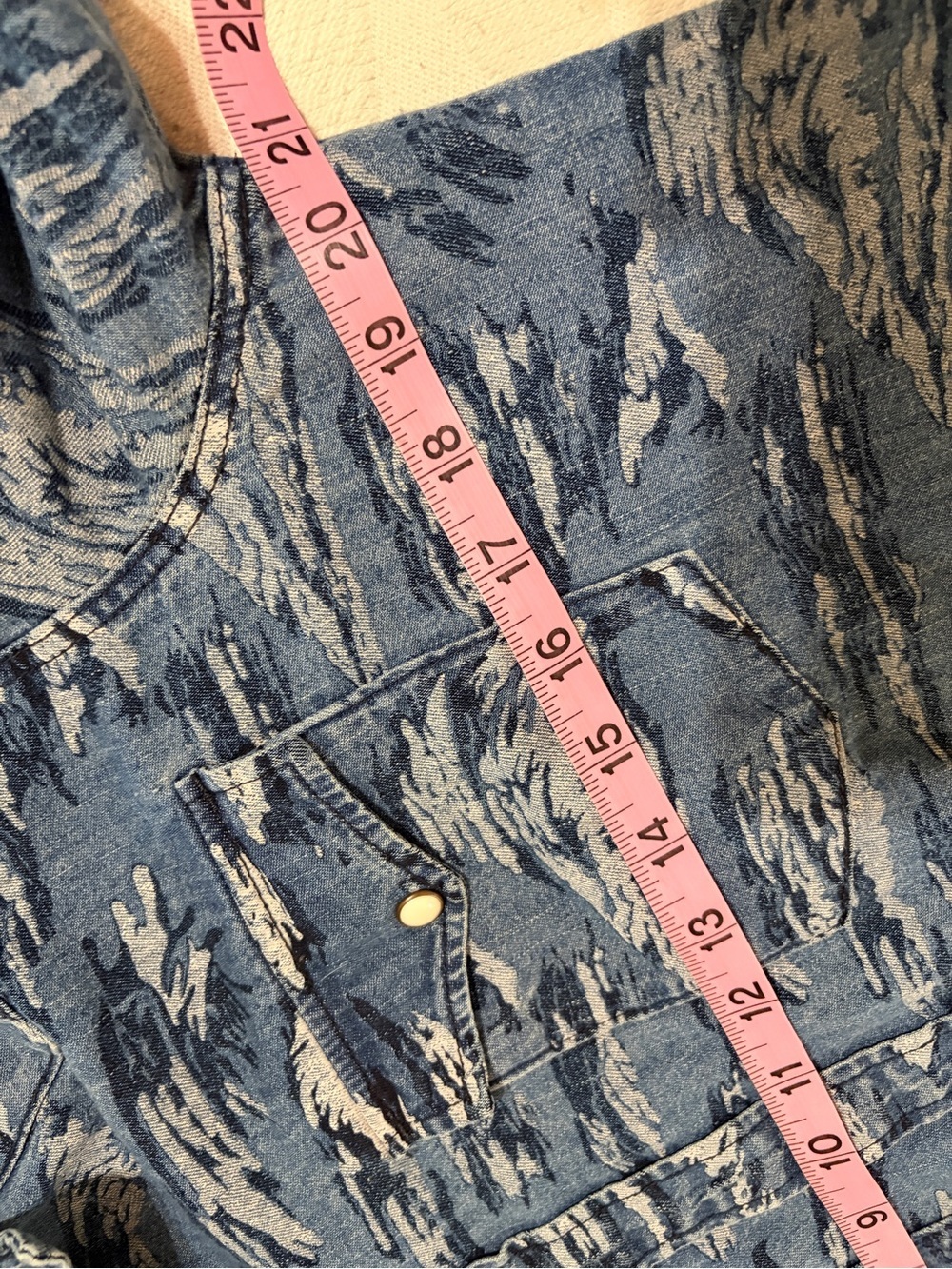 H&M Blue size M tiger stripe Denim- Button-Down Shirt. Pearl buttons. So cool. - Picture 6 of 7
